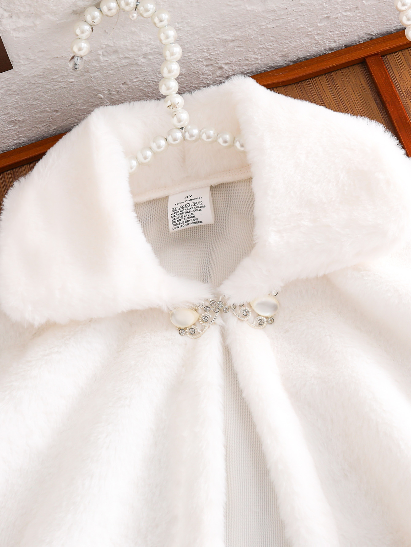A Warm White Princess Shawl Ca - Winter Clothing Activity avis et prix