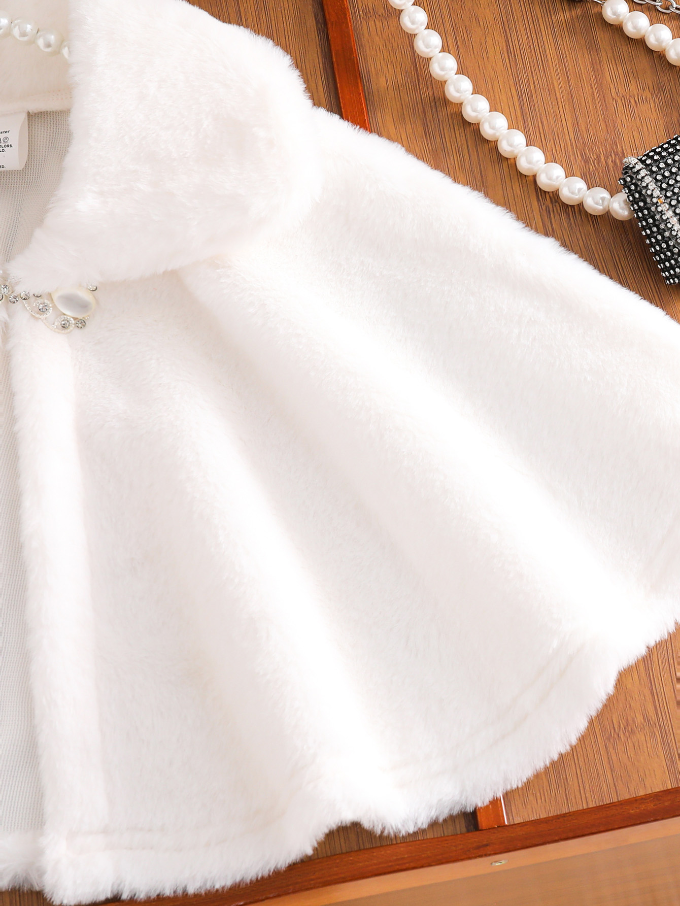 A Warm White Princess Shawl Ca - Winter Clothing Activity avis et prix
